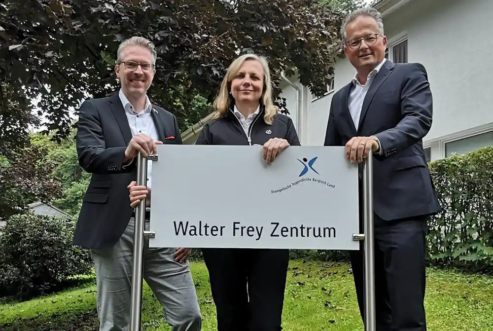 peter hardebeck vorstand der walter frey stiftung ejbl geschaeftsfuehrerin silke gaube und jan wilhelm arntz en