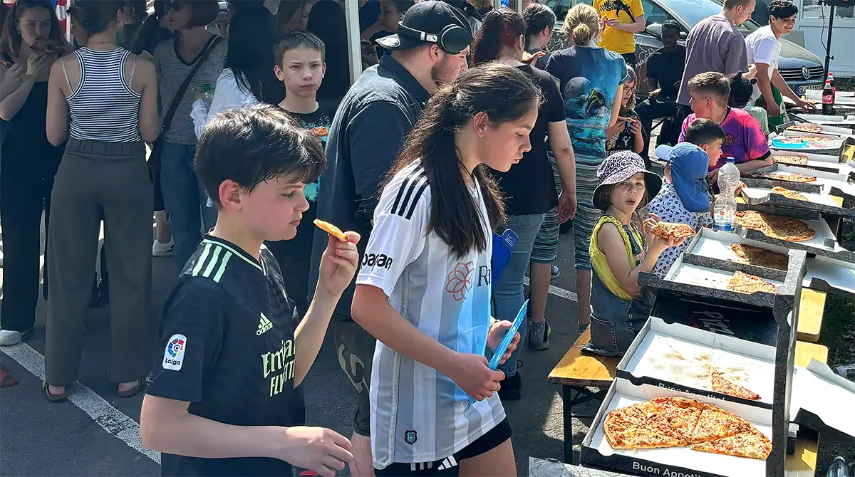 Traditionelles Fußballturnier der Evangelischen Jugendhilfe Bergisch Land am 1. Mai 02